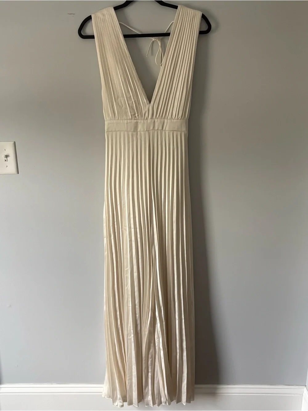 Abercrombie & Fitch Satin Cream Pleated V-Neck Wide Leg Jumpsuit